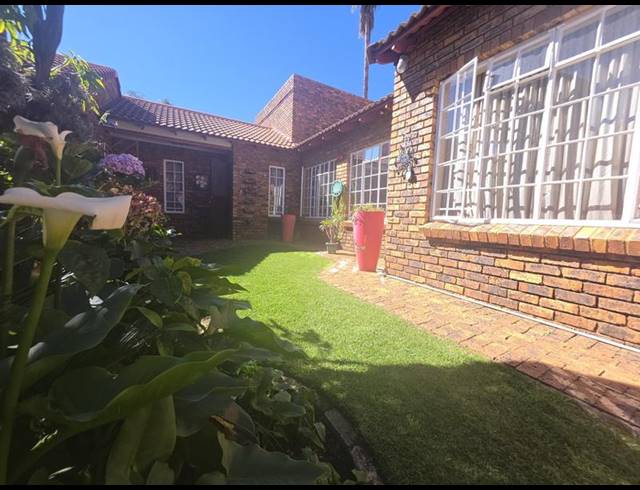 3 BEDROOM TOWNHOUSE FOR SALE IN BRACKENDOWNS